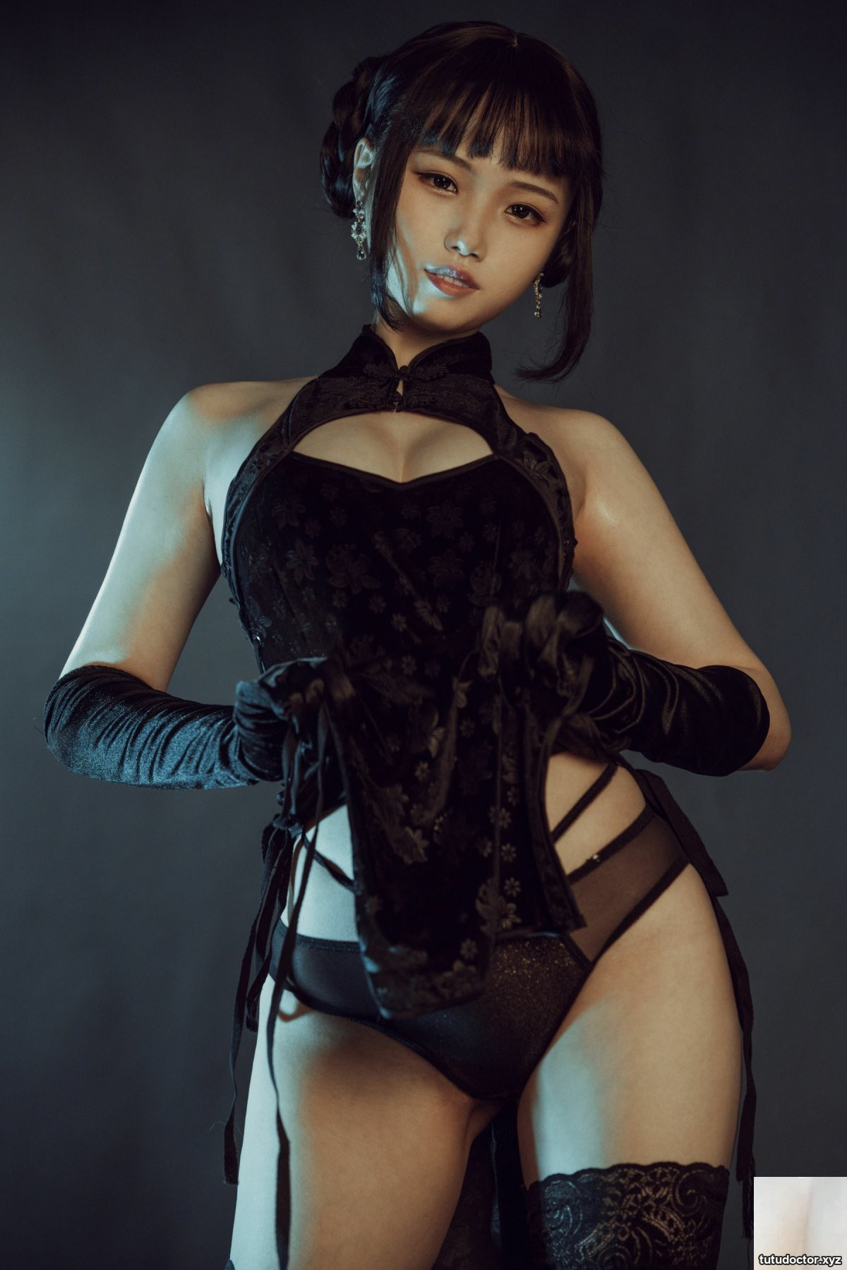 Qiyue Miaozi – black cheongsam · photo 19 of 32