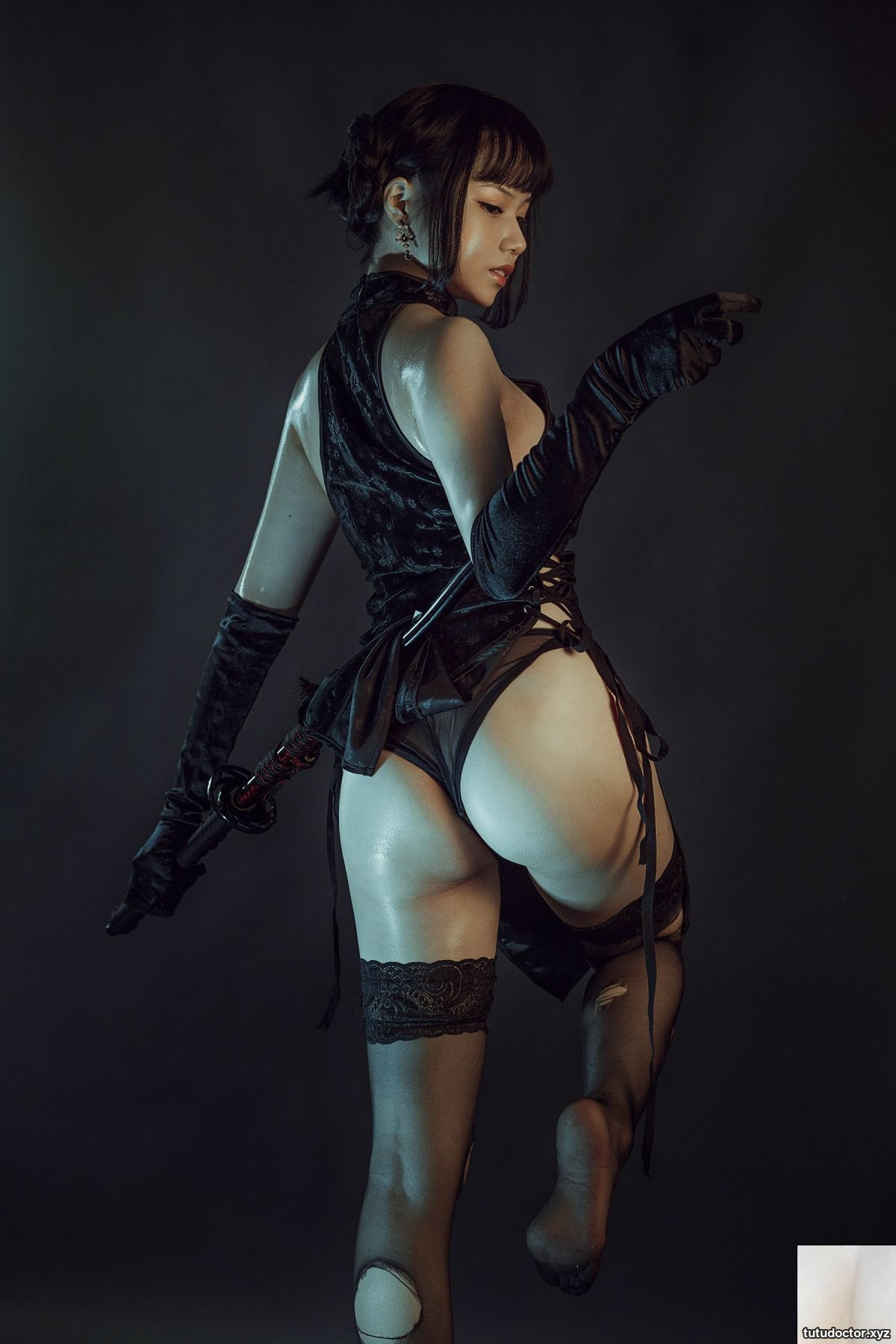 Qiyue Miaozi – black cheongsam · photo 24 of 32