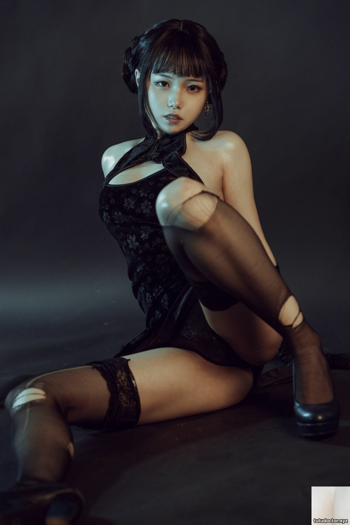 Qiyue Miaozi – black cheongsam · photo 32 of 32