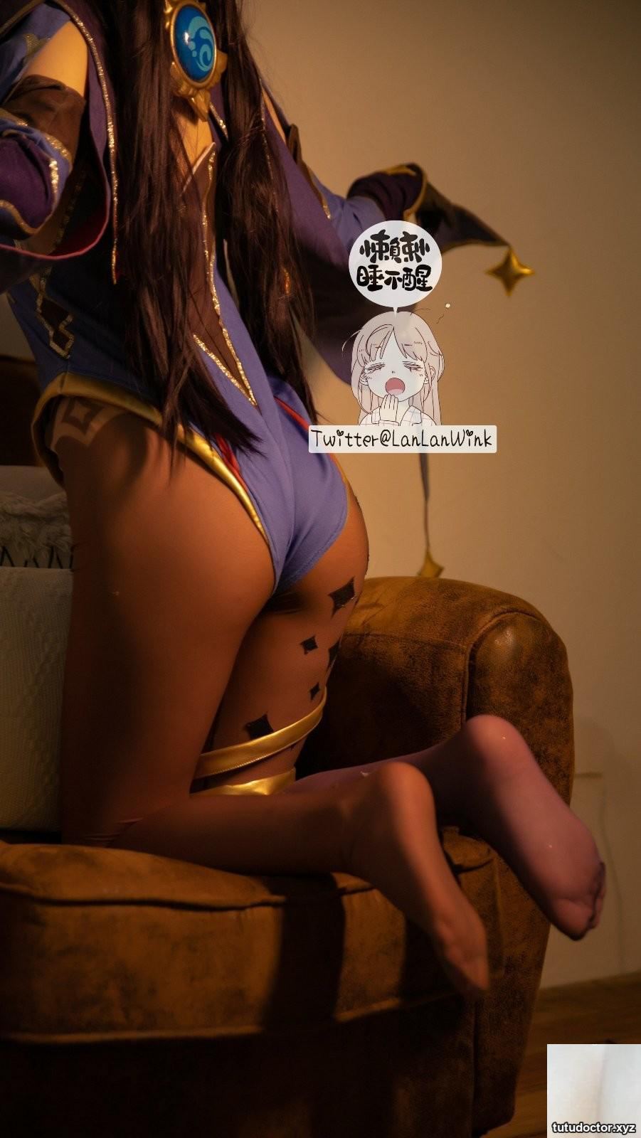 Lazy and sleepy – Mona, a pub striptease girl · photo 27 of 73