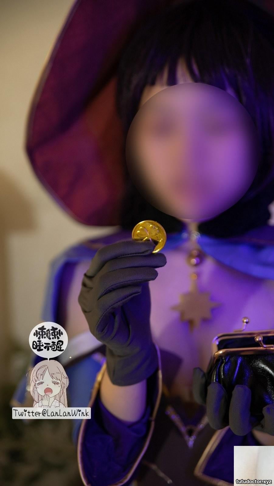 Lazy and sleepy – Mona, a pub striptease girl · photo 44 of 73