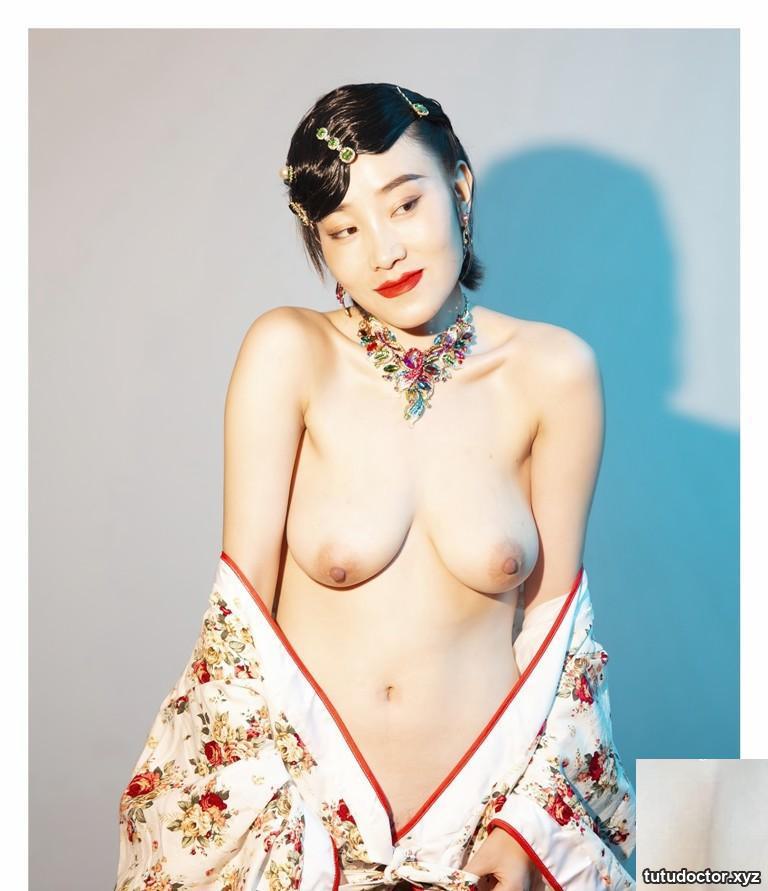 Photographer walking in Shanghai – Meimei Outdoor Collection Vol.002 (50P)