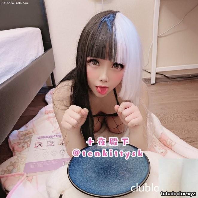 Twitters best Xiao Jiaoli (His Royal Highness Touye) placard · photo 39 of 47