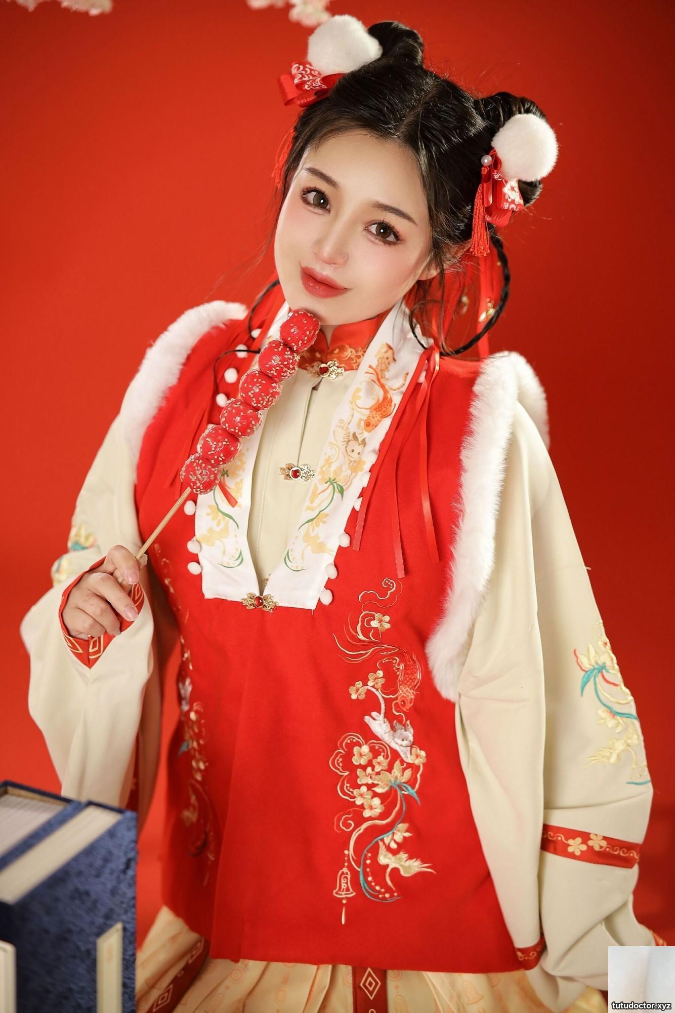 Tao Nuanjiangs Year of the Rabbit Bareclothes and Happy New Year · photo 18 of 64