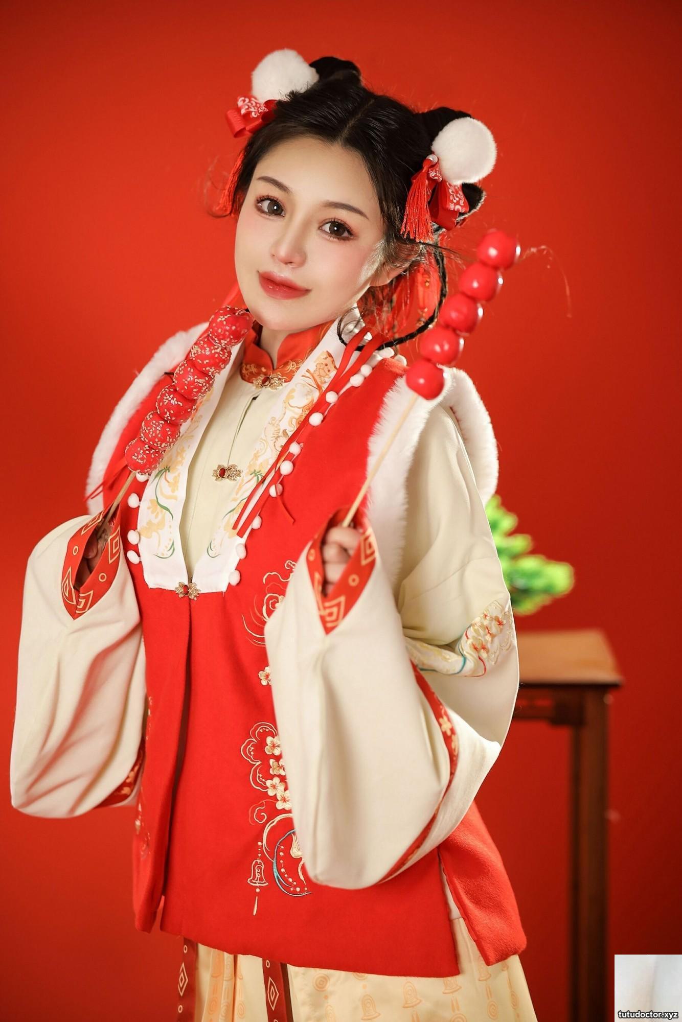 Tao Nuanjiangs Year of the Rabbit Bareclothes and Happy New Year · photo 20 of 64