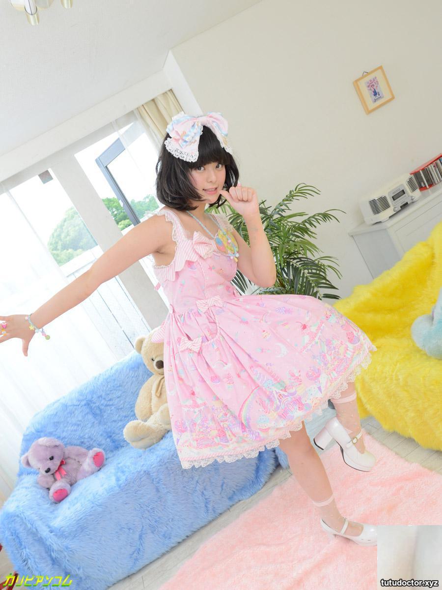 Hot Asian teen Rika Shimazaki gets her t · photo 4 of 20