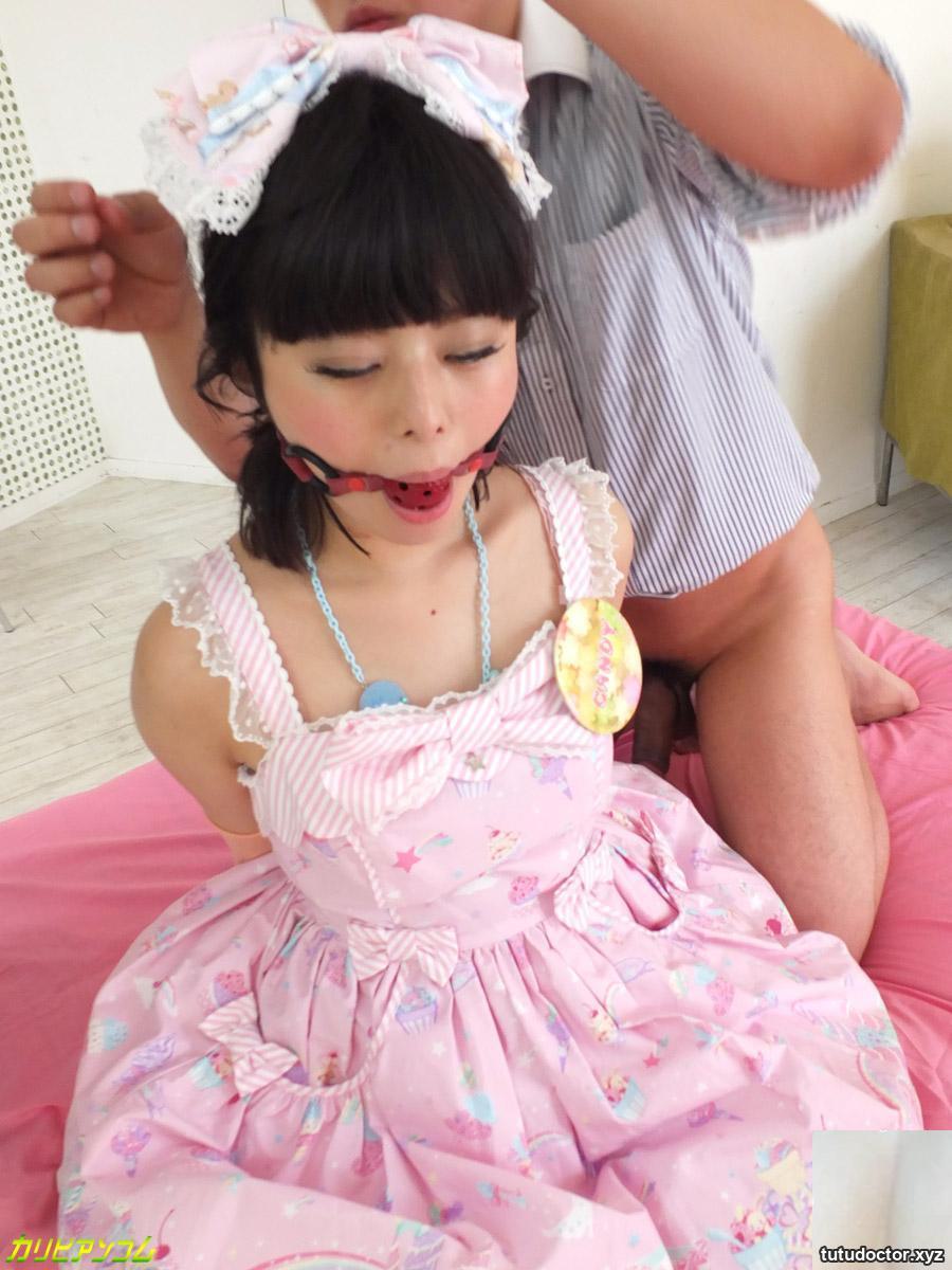 Hot Asian teen Rika Shimazaki gets her t · photo 9 of 20