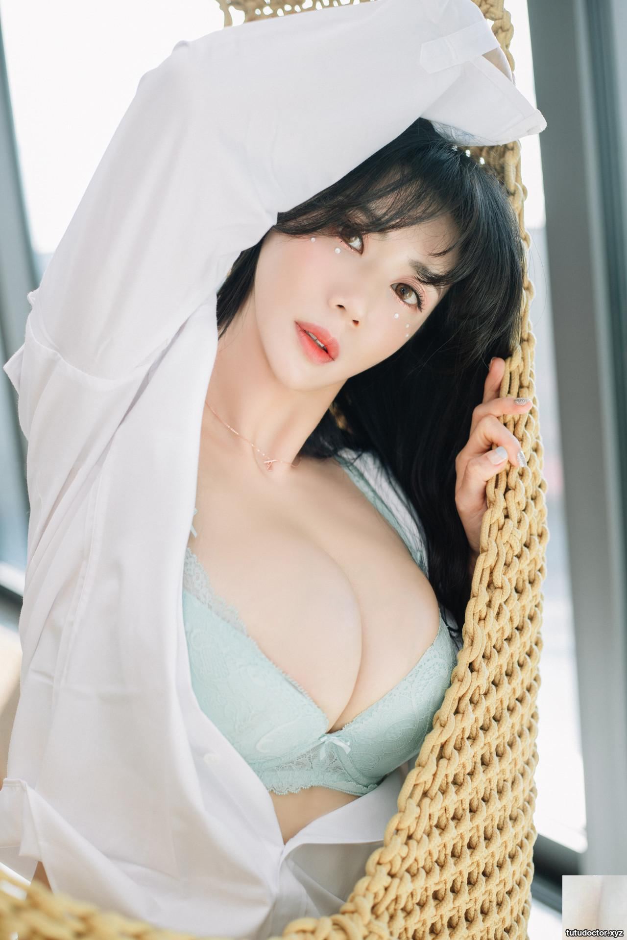 Korean beauty with white skin all over her body and small · photo 12 of 39