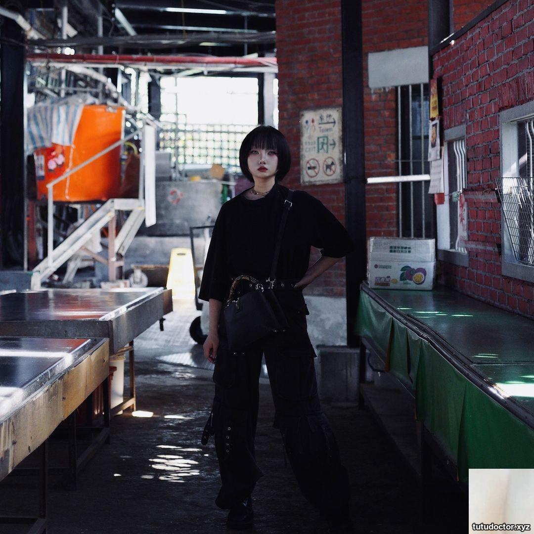 Sia_S22 – 2022 Photo Book Vo · photo 5 of 20