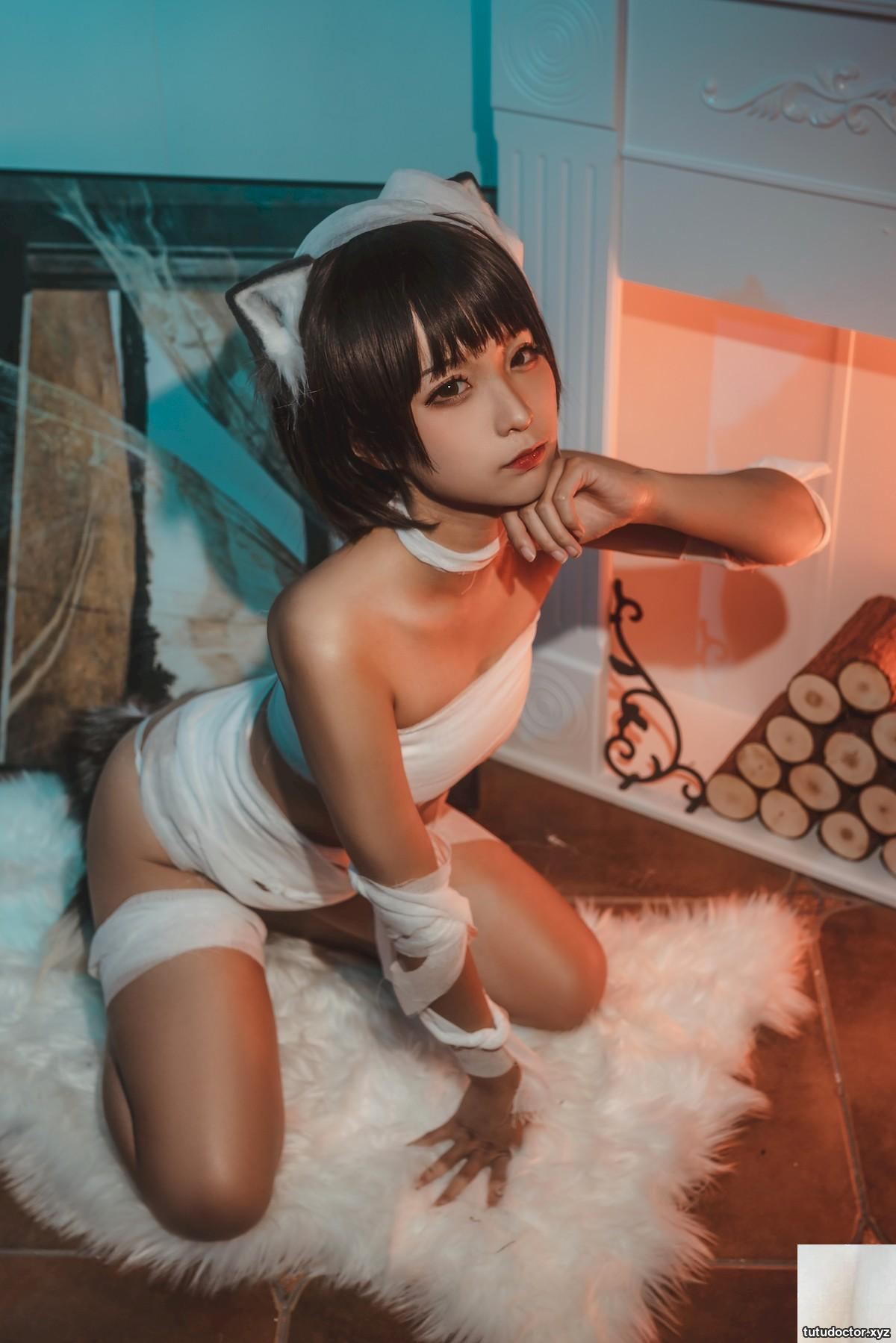 Silly Momo Cosplay Bandage Cat · photo 24 of 40