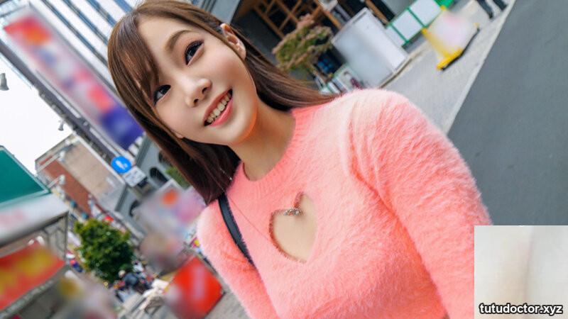 Amateur female college student (limited) Rino-chan, 22 years old, wears erotic casual clothes that show off her cleavage and flaunts her big breasts.