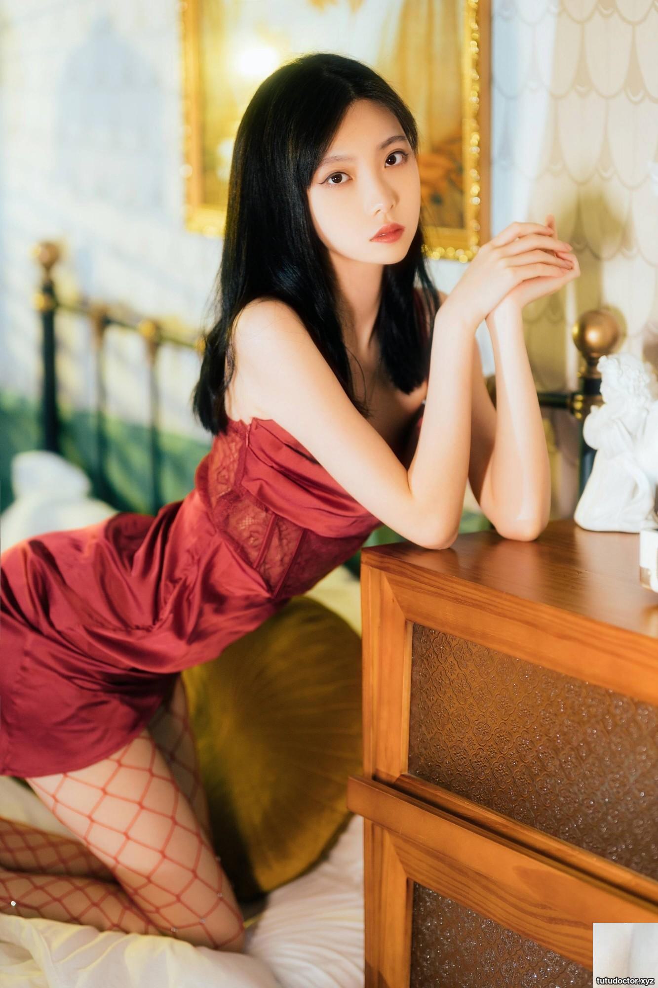 Welfare girl Xu Lans Net Stockings and Red Dress VIP Exclusive · photo 24 of 38