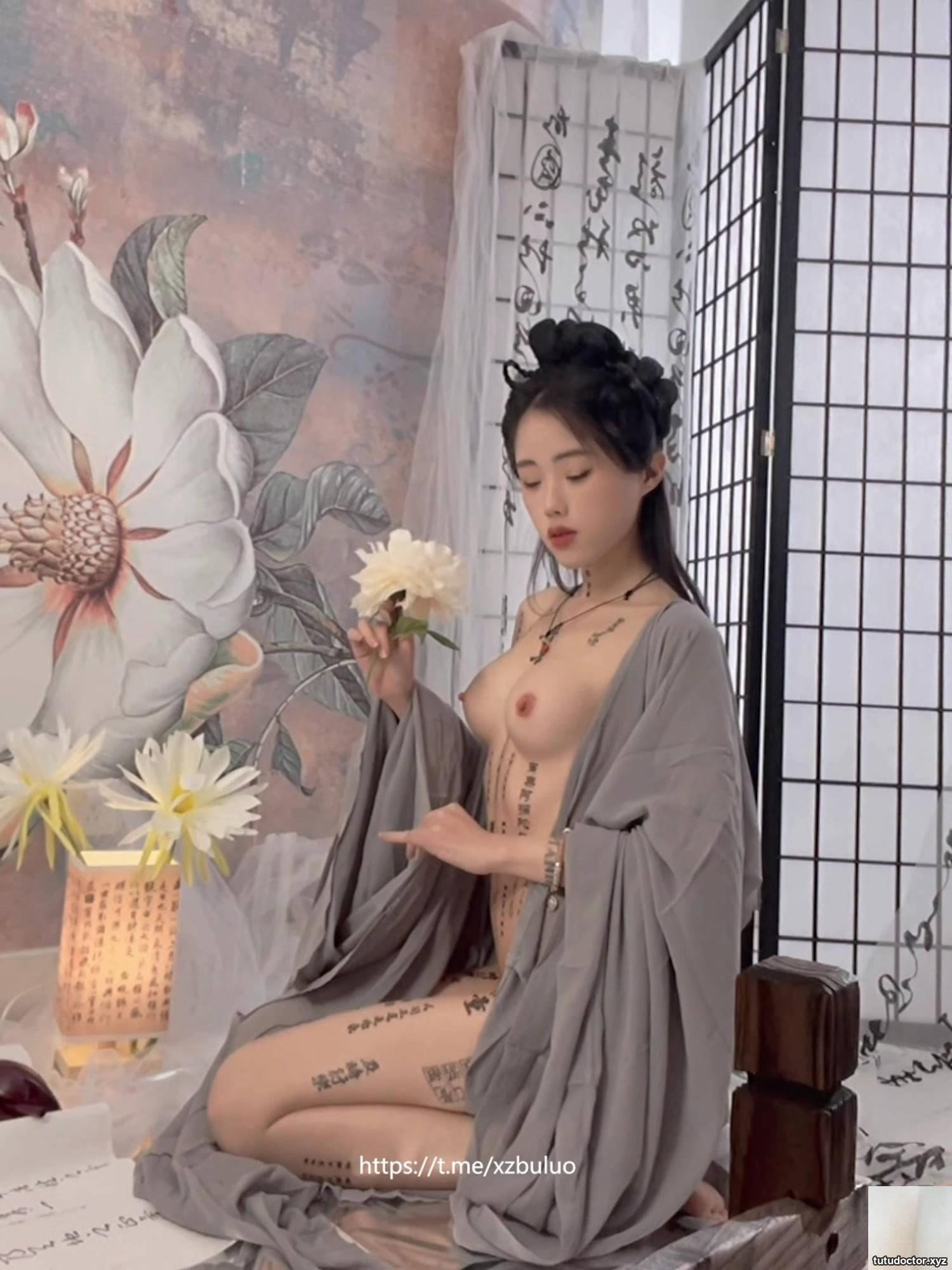 Welfare girl titanium alloy TiTi Ghosts and Gods Highlights · photo 22 of 99