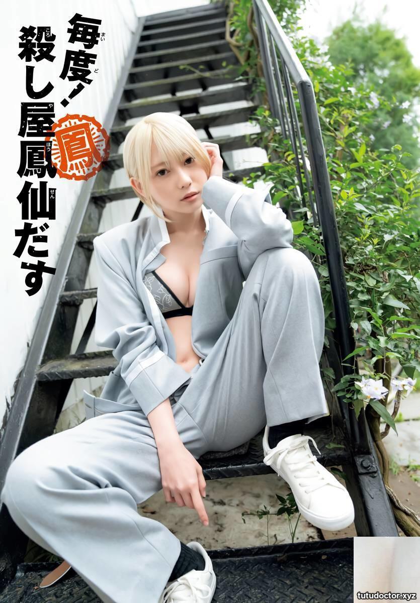 The short-haired cosplayer shows his sincerity generously · photo 2 of 18