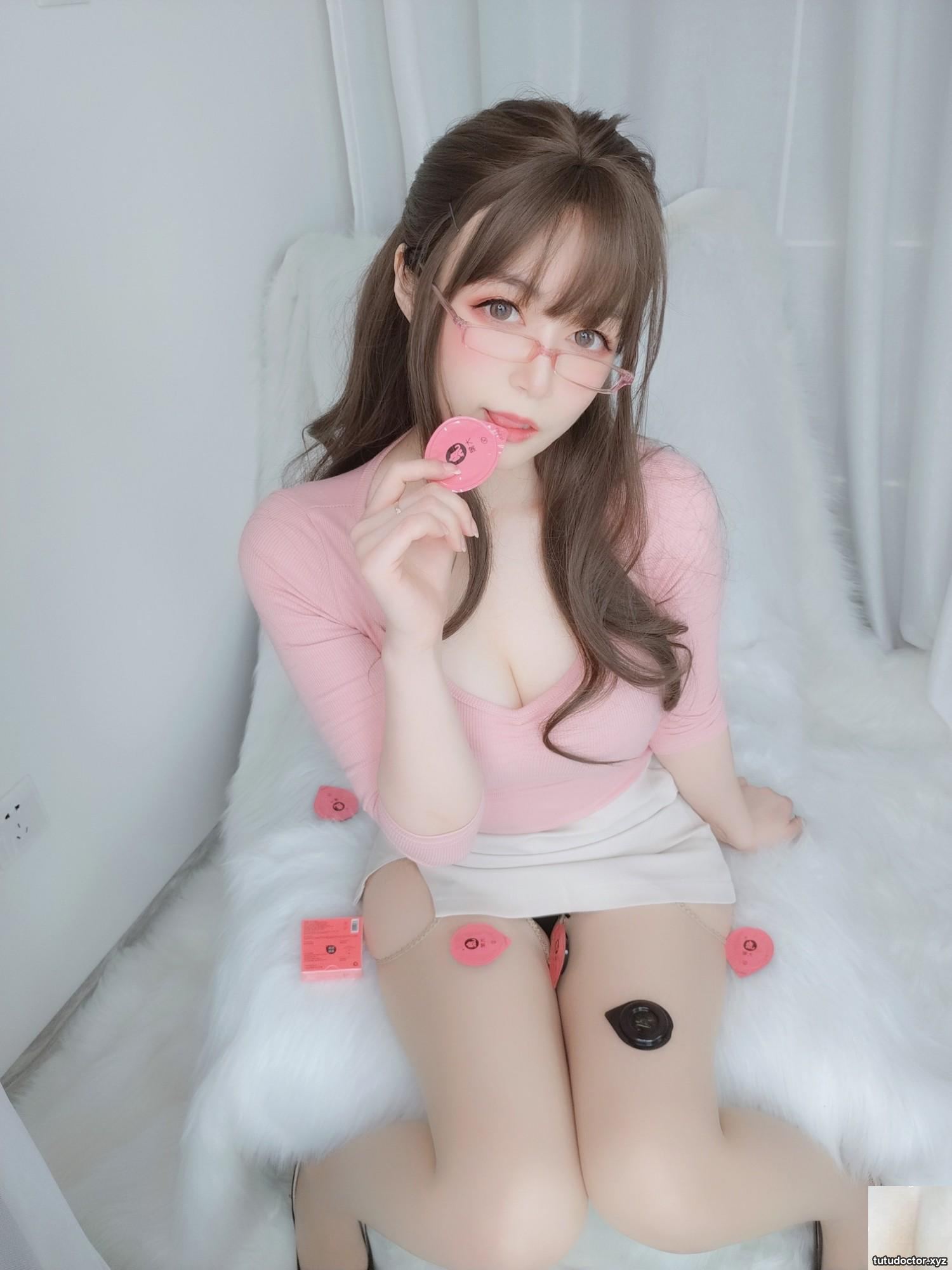 Silver 81 Teacher with Spectacles is shocking with its forward · photo 5 of 78