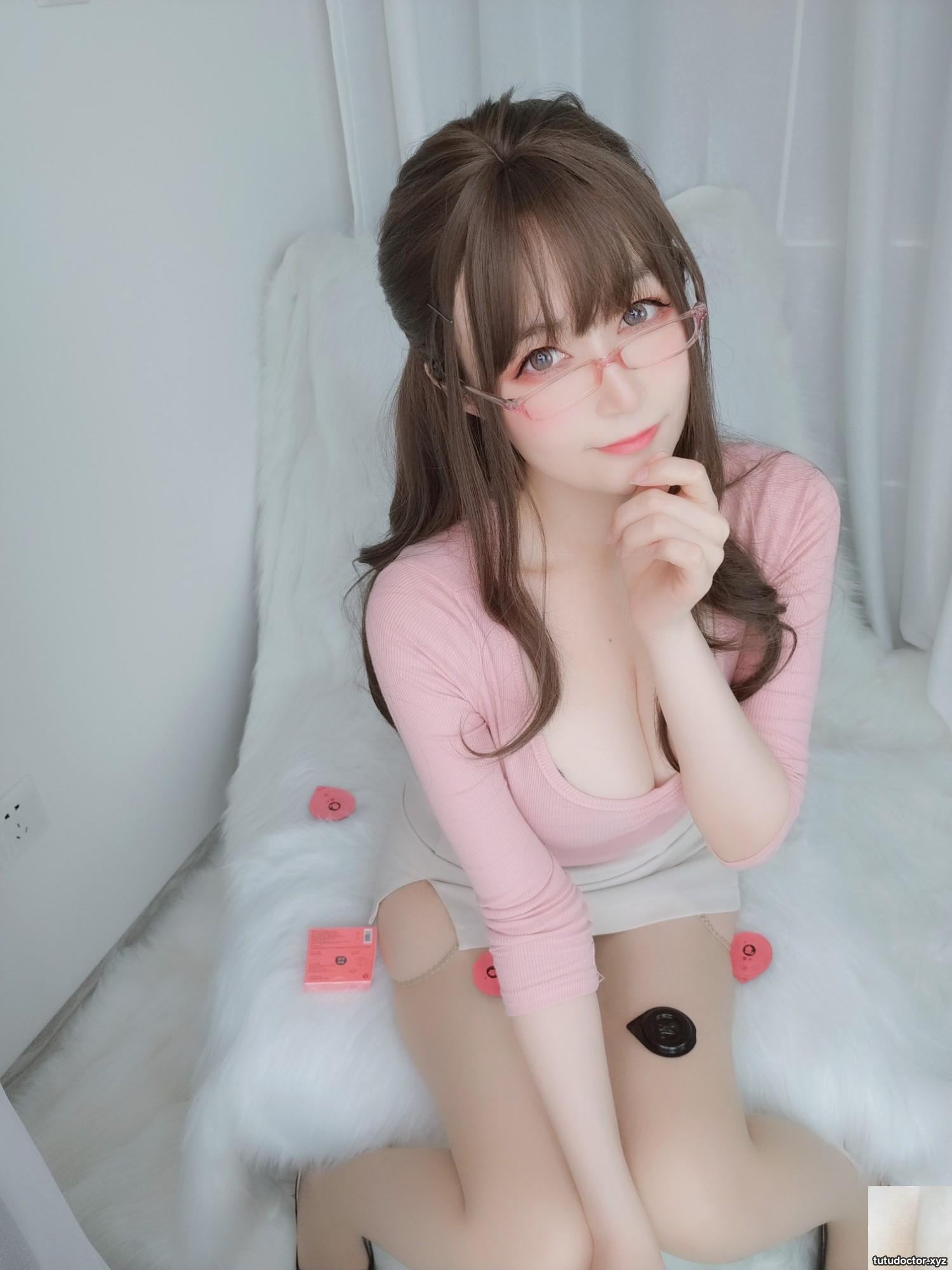 Silver 81 Teacher with Spectacles is shocking with its forward · photo 10 of 78