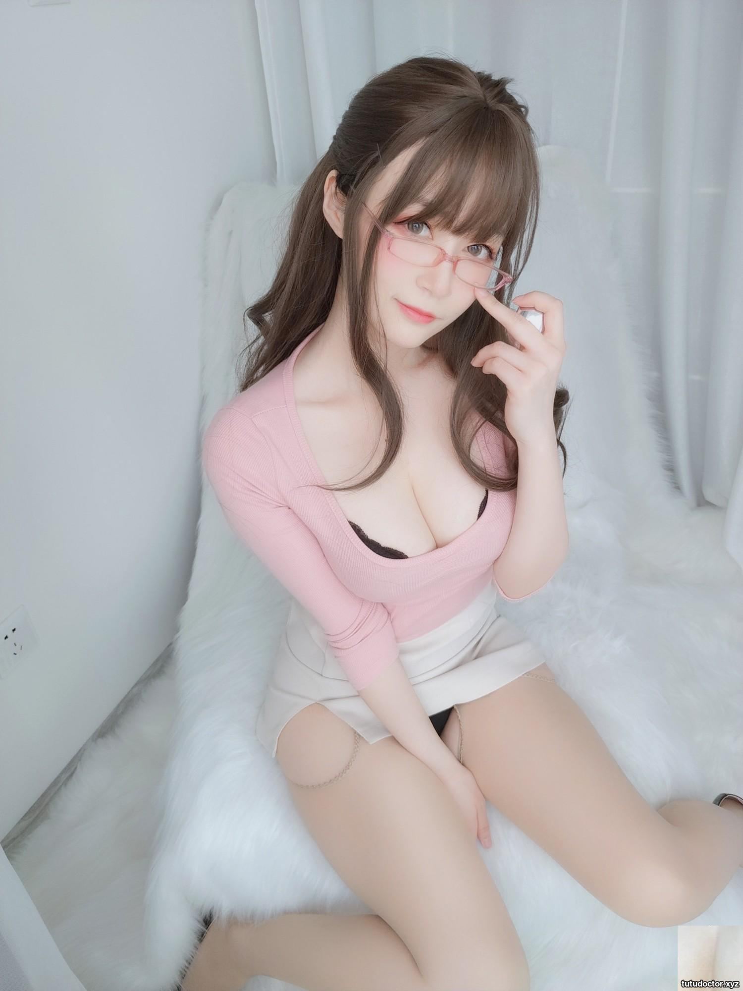 Silver 81 Teacher with Spectacles is shocking with its forward · photo 11 of 78