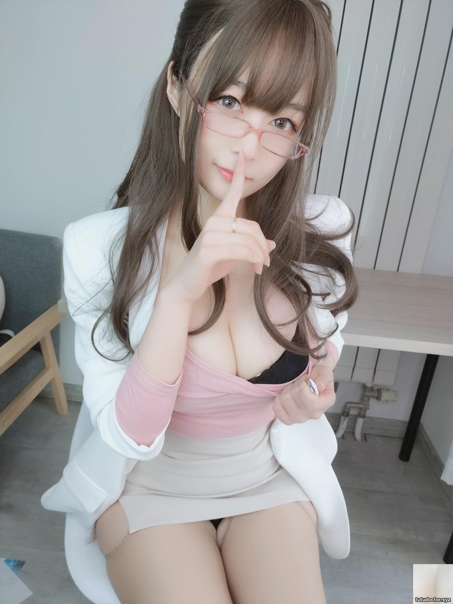 Silver 81 Teacher with Spectacles is shocking with its forward · photo 50 of 78