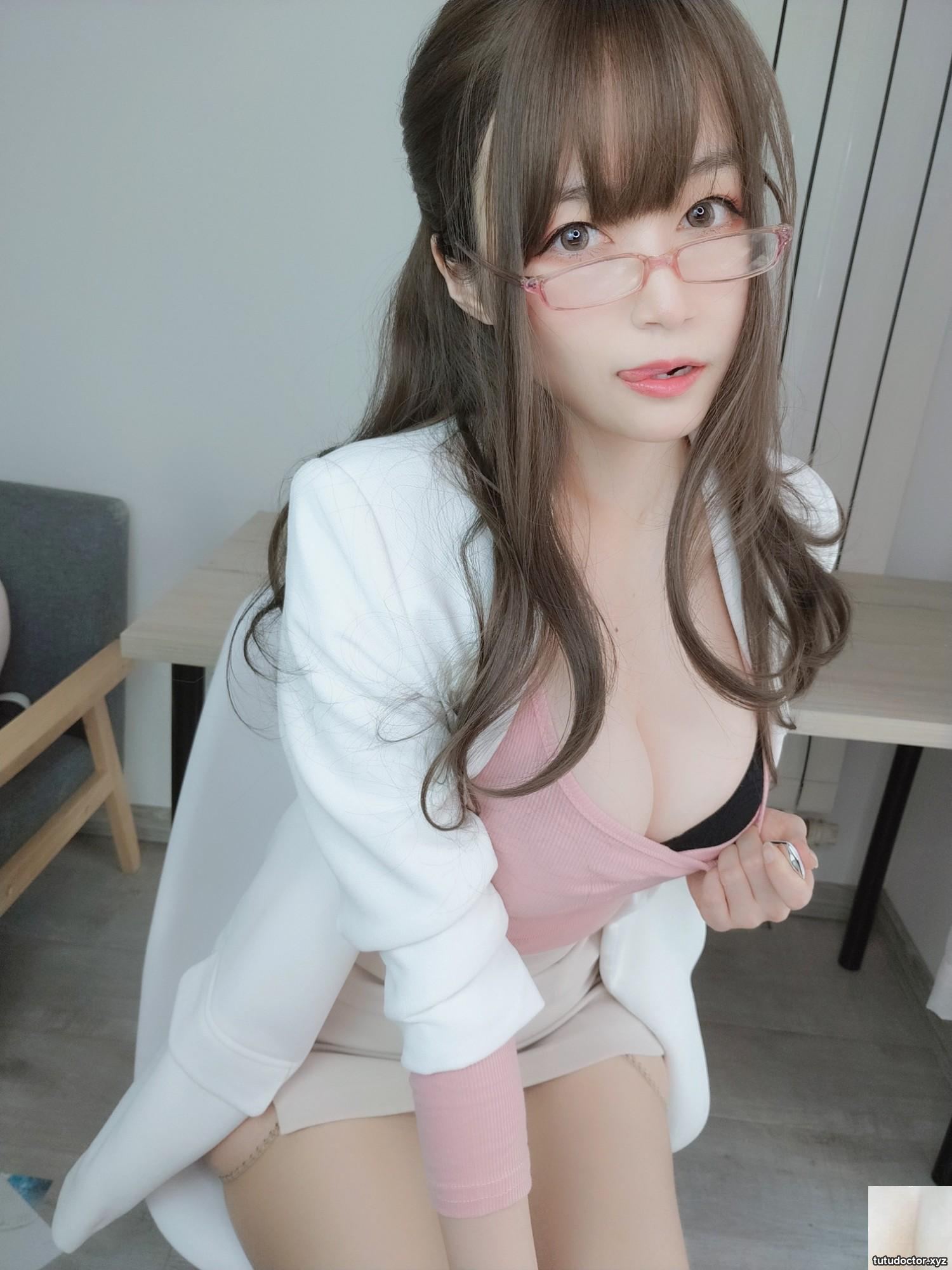 Silver 81 Teacher with Spectacles is shocking with its forward · photo 60 of 78