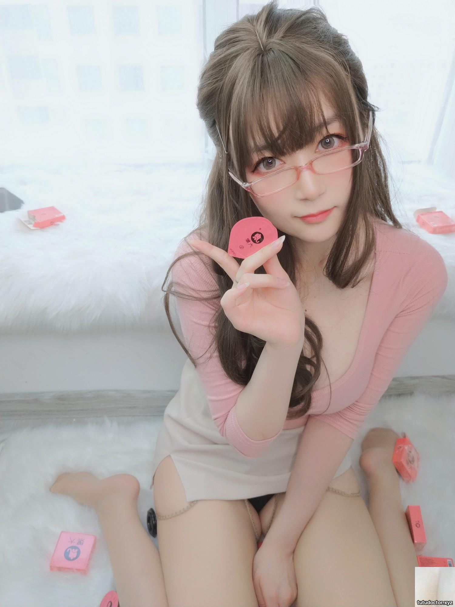 Silver 81 Teacher with Spectacles is shocking with its forward · photo 70 of 78