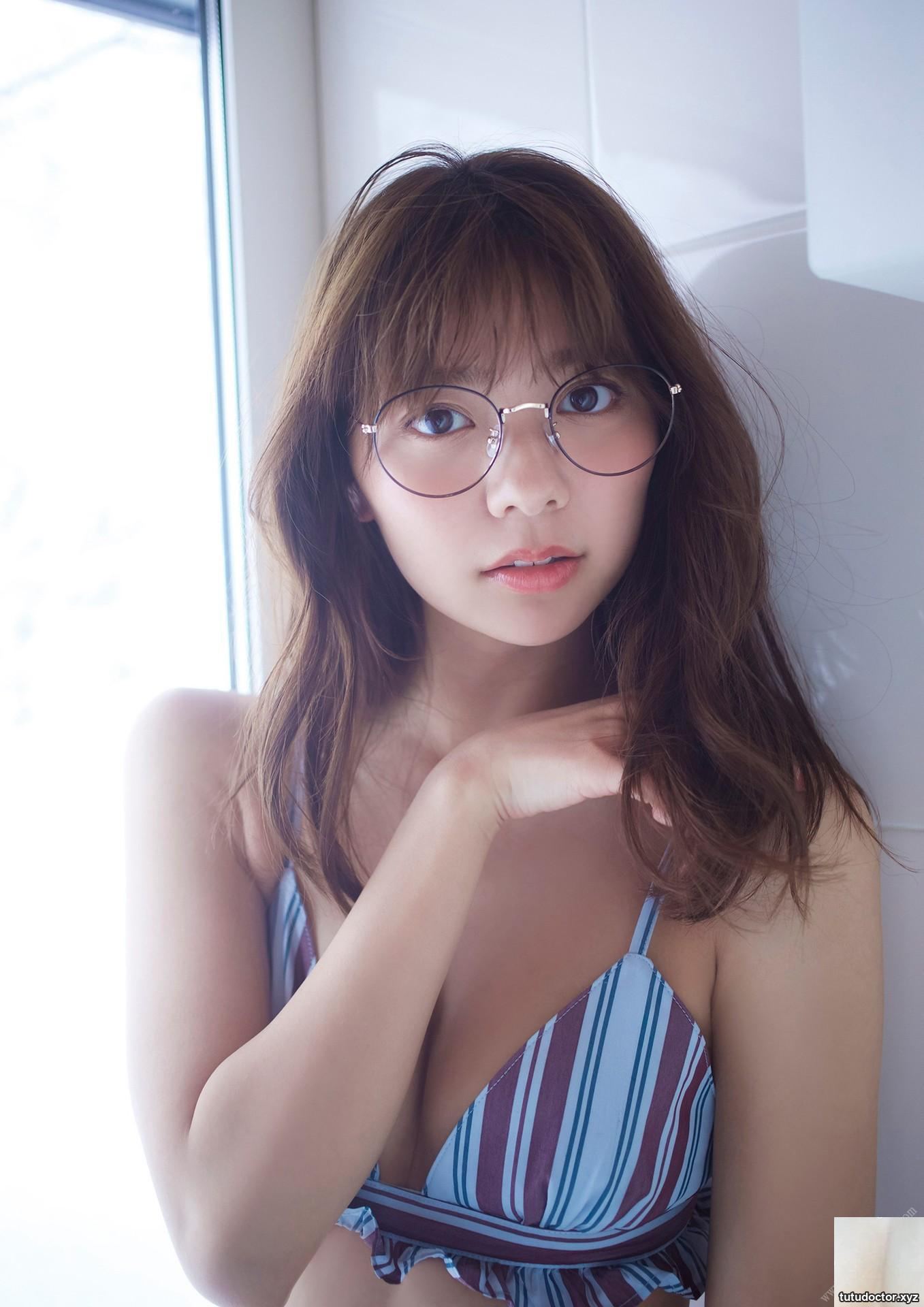 Her face is so beautiful that its irresistible and shes so hot · photo 22 of 42