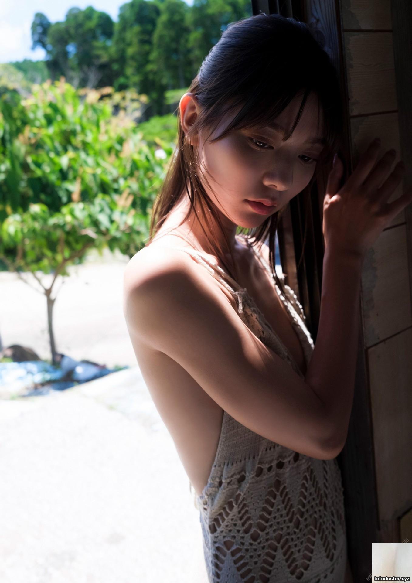 Her face is so beautiful that its irresistible and shes so hot · photo 23 of 42