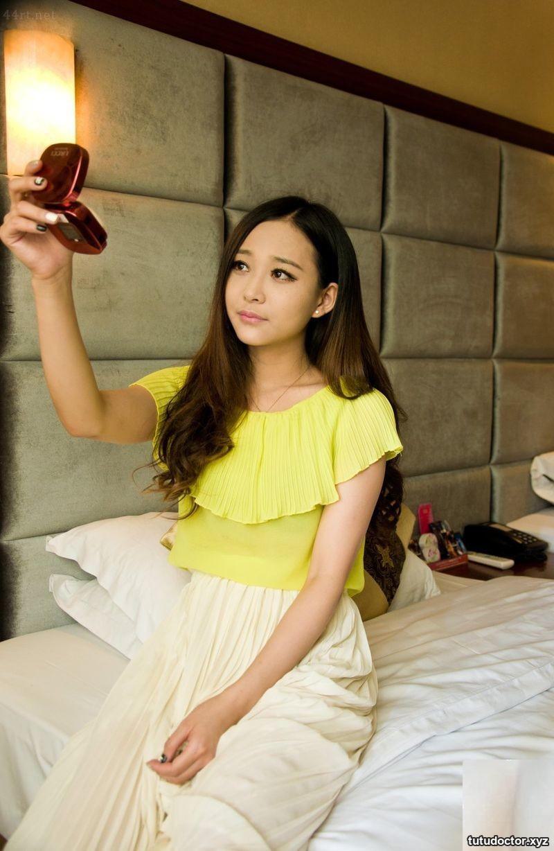 Beautiful Chinese model Duoduo + little demon private photo · photo 30 of 41