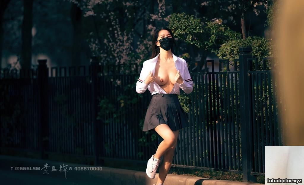 Photographer walking in Shanghai – Meimei Outdoor Collection · photo 4 of 52