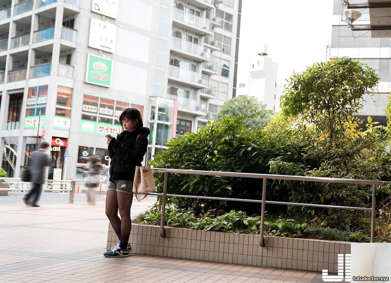 Ai Sano Aya Sano, a seemingly innocent sexy girl in stockings (26P)