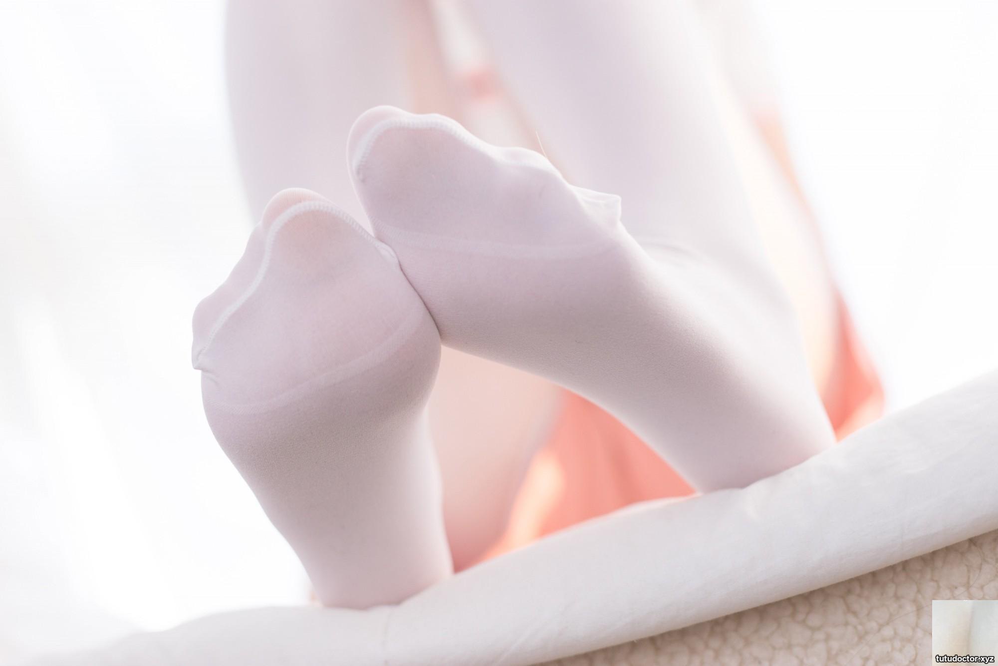 VOL.007 White Silk Beautiful Legs · photo 30 of 51