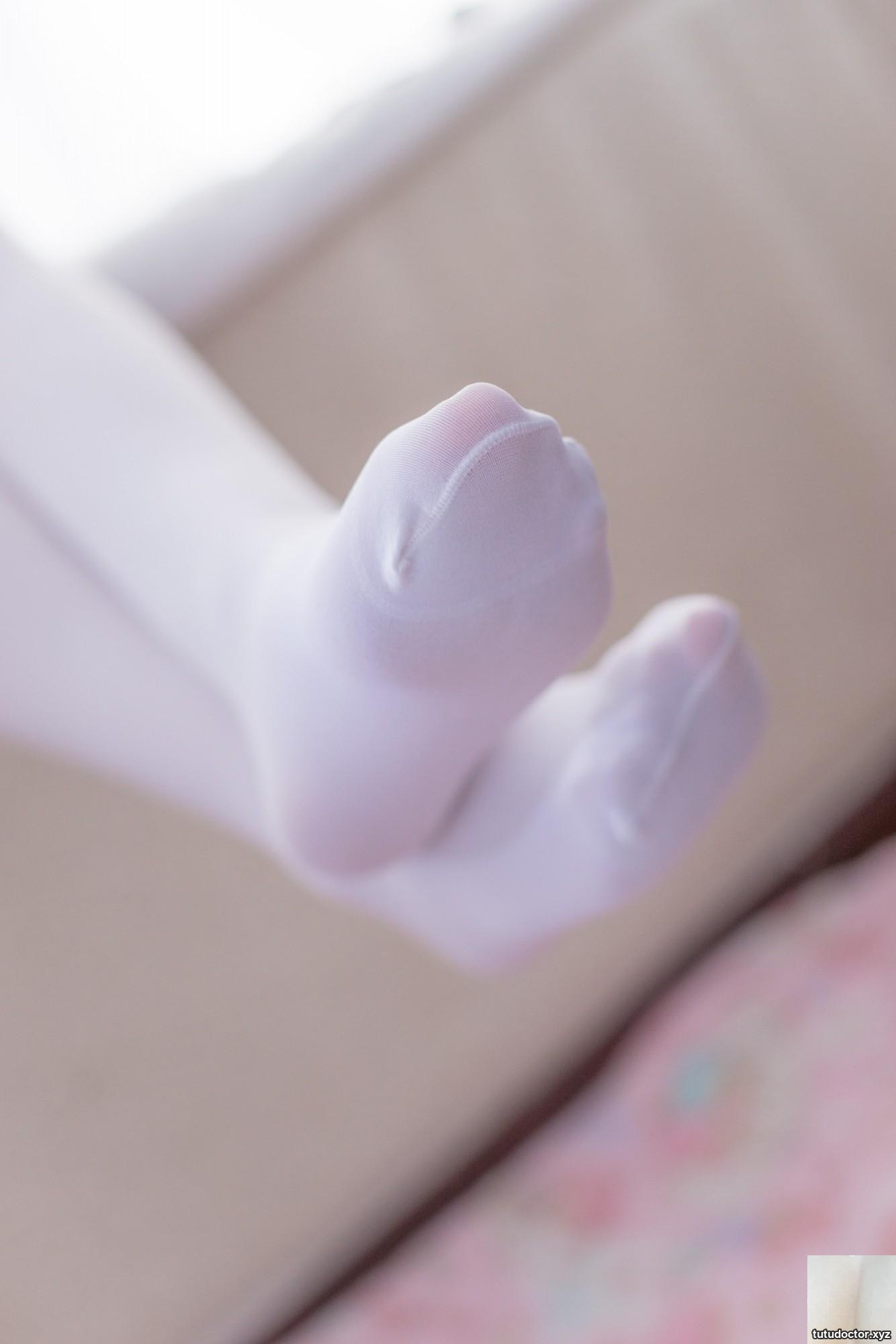 VOL.007 White Silk Beautiful Legs · photo 34 of 51