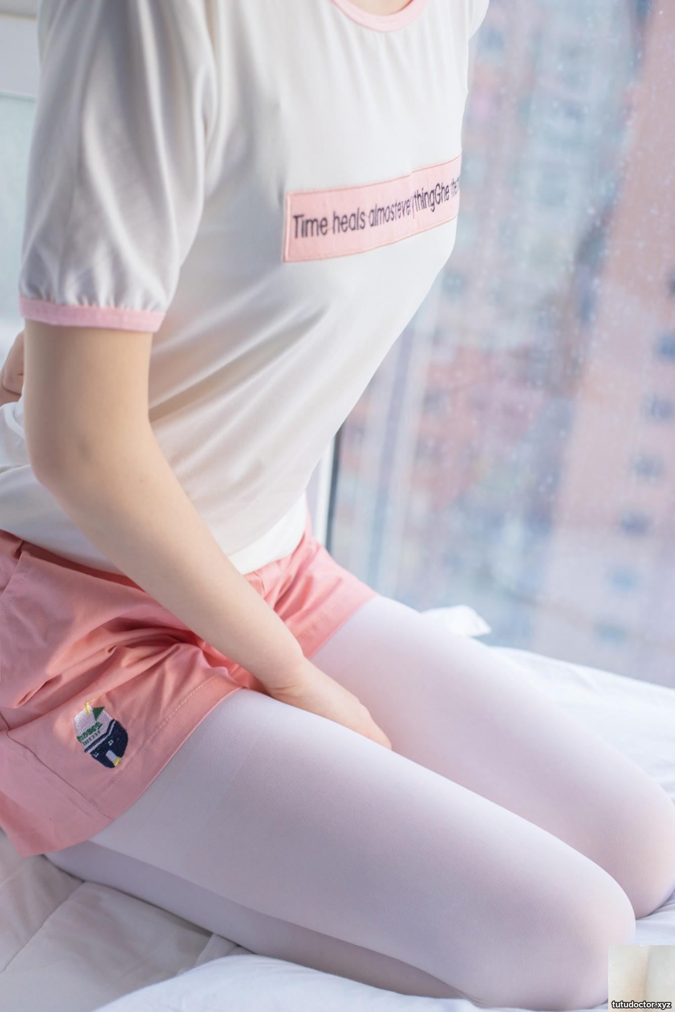 VOL.007 White Silk Beautiful Legs · photo 37 of 51