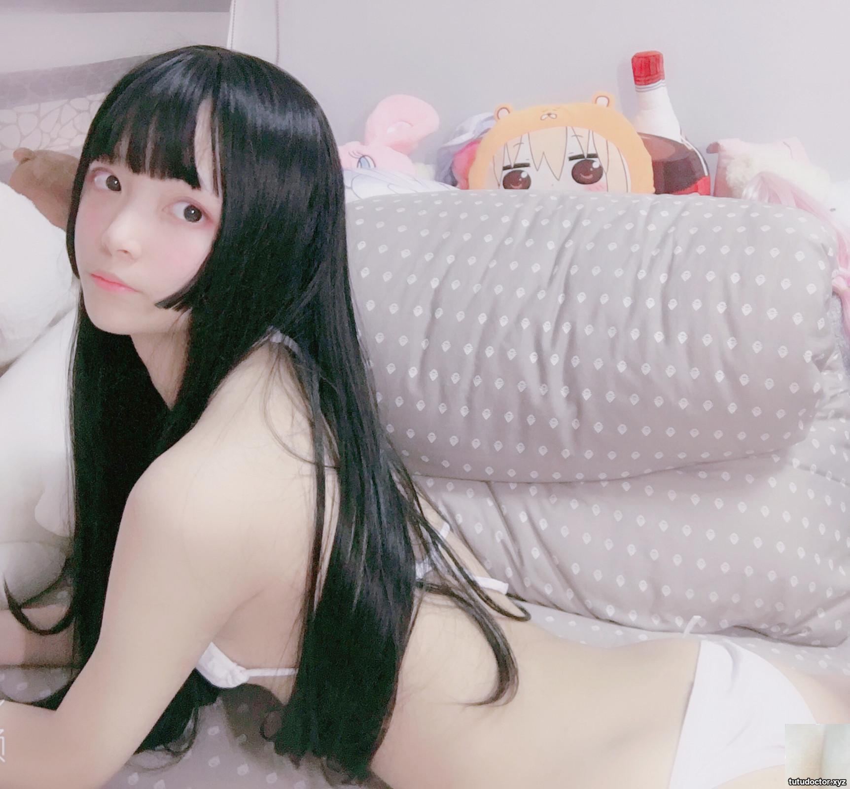 Xiao Nana-white stockings bikini · photo 5 of 40