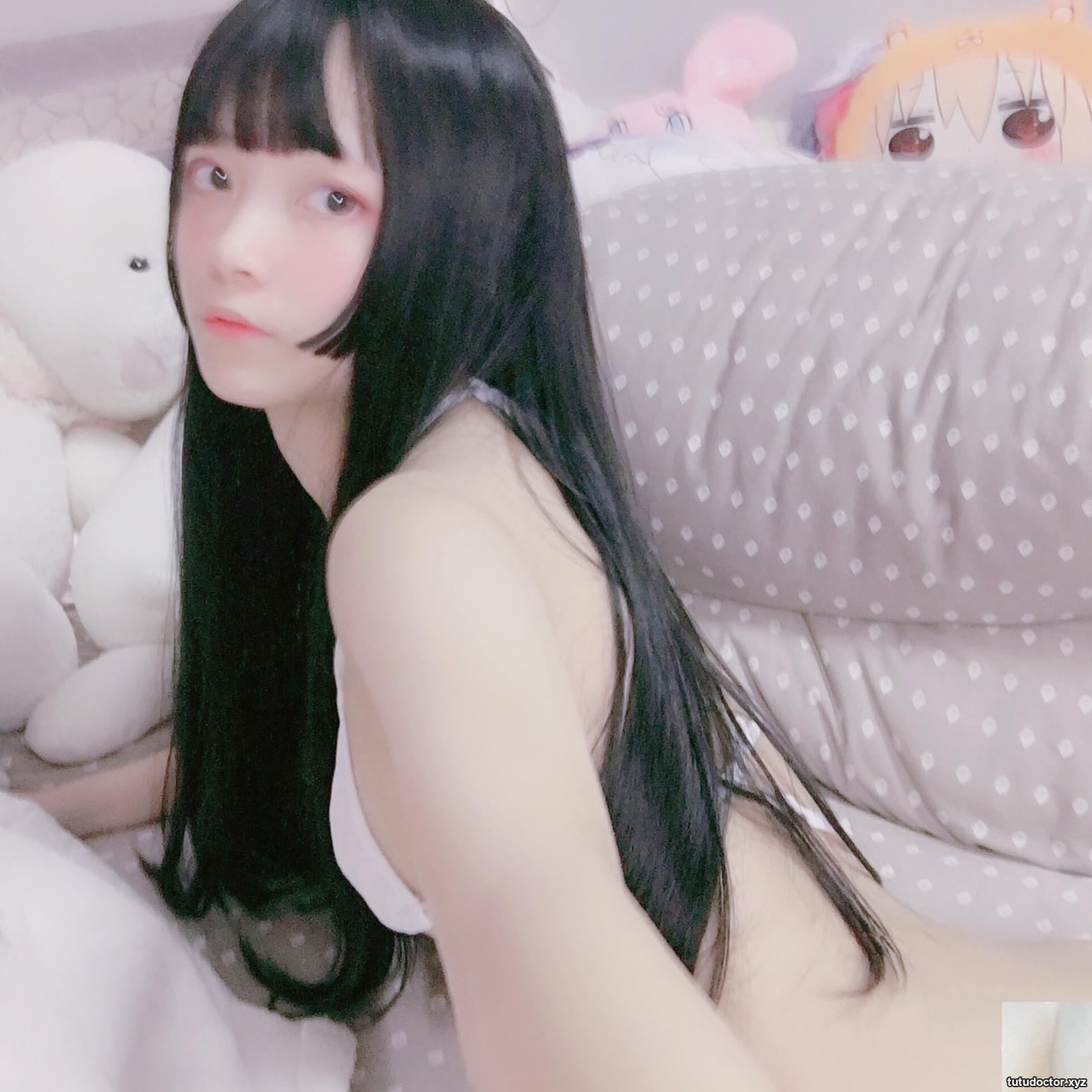 Xiao Nana-white stockings bikini · photo 6 of 40