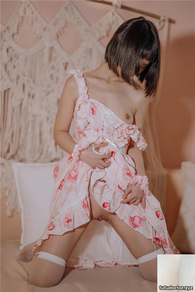 Welfare girl Zz “White Silk Pretty” (29P)