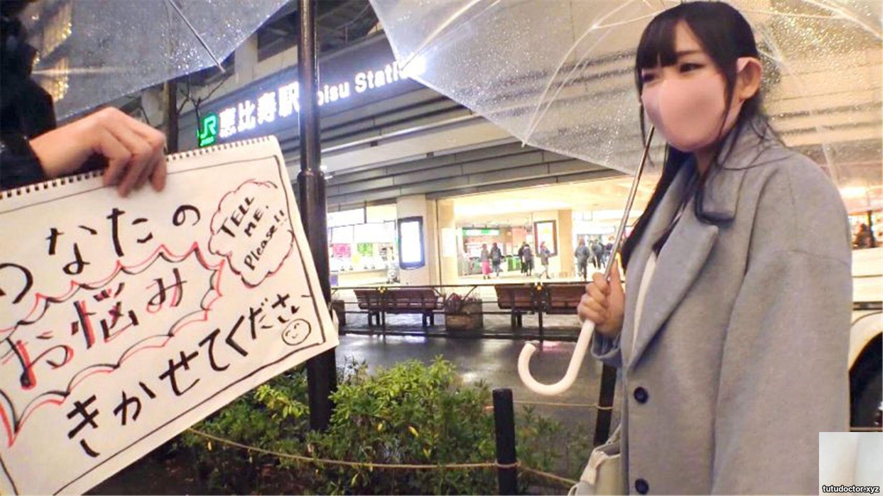Minami 23 years old wedding planner seriously flexible · photo 3 of 14