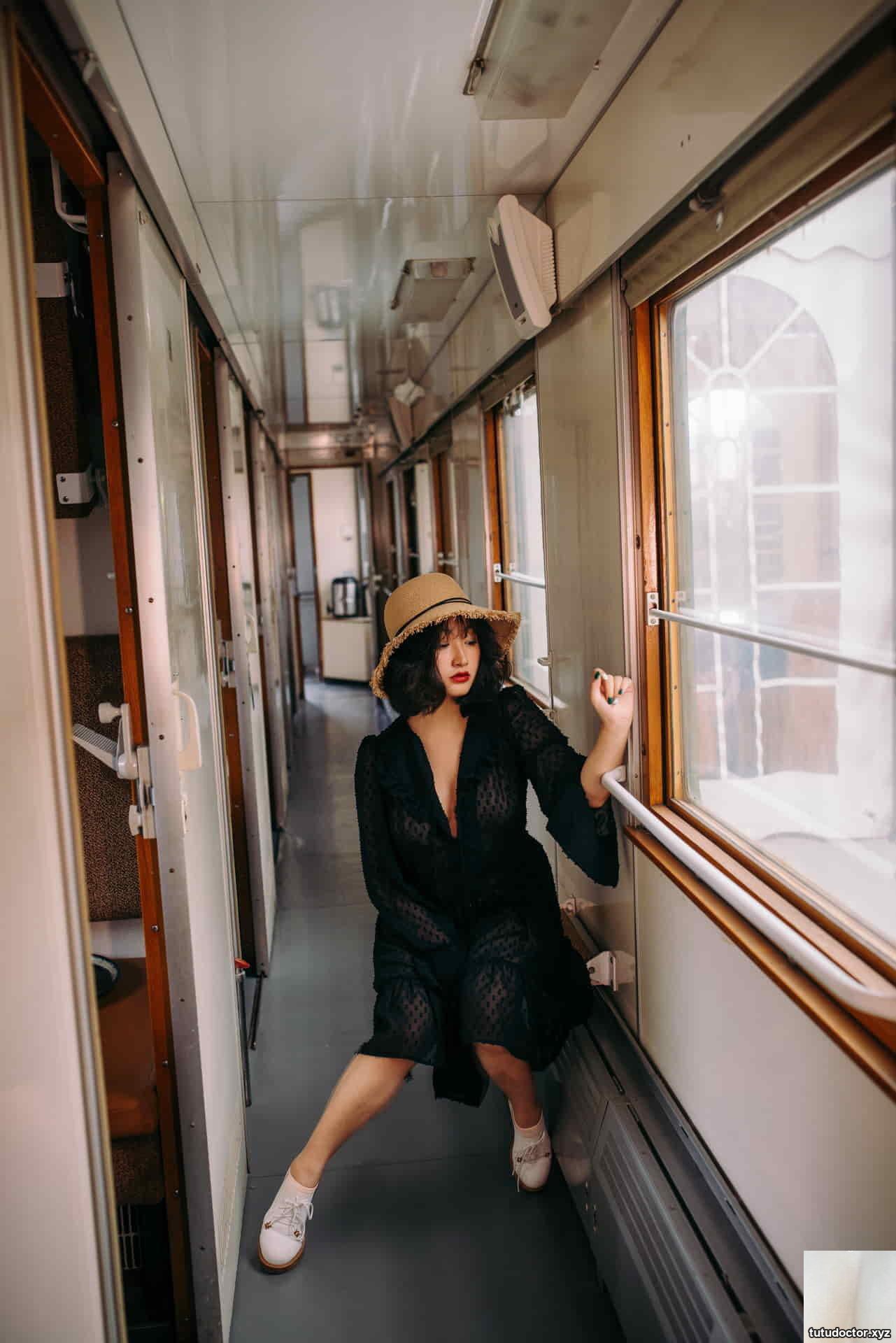 Super Beautiful Model-Train Photo · photo 14 of 28
