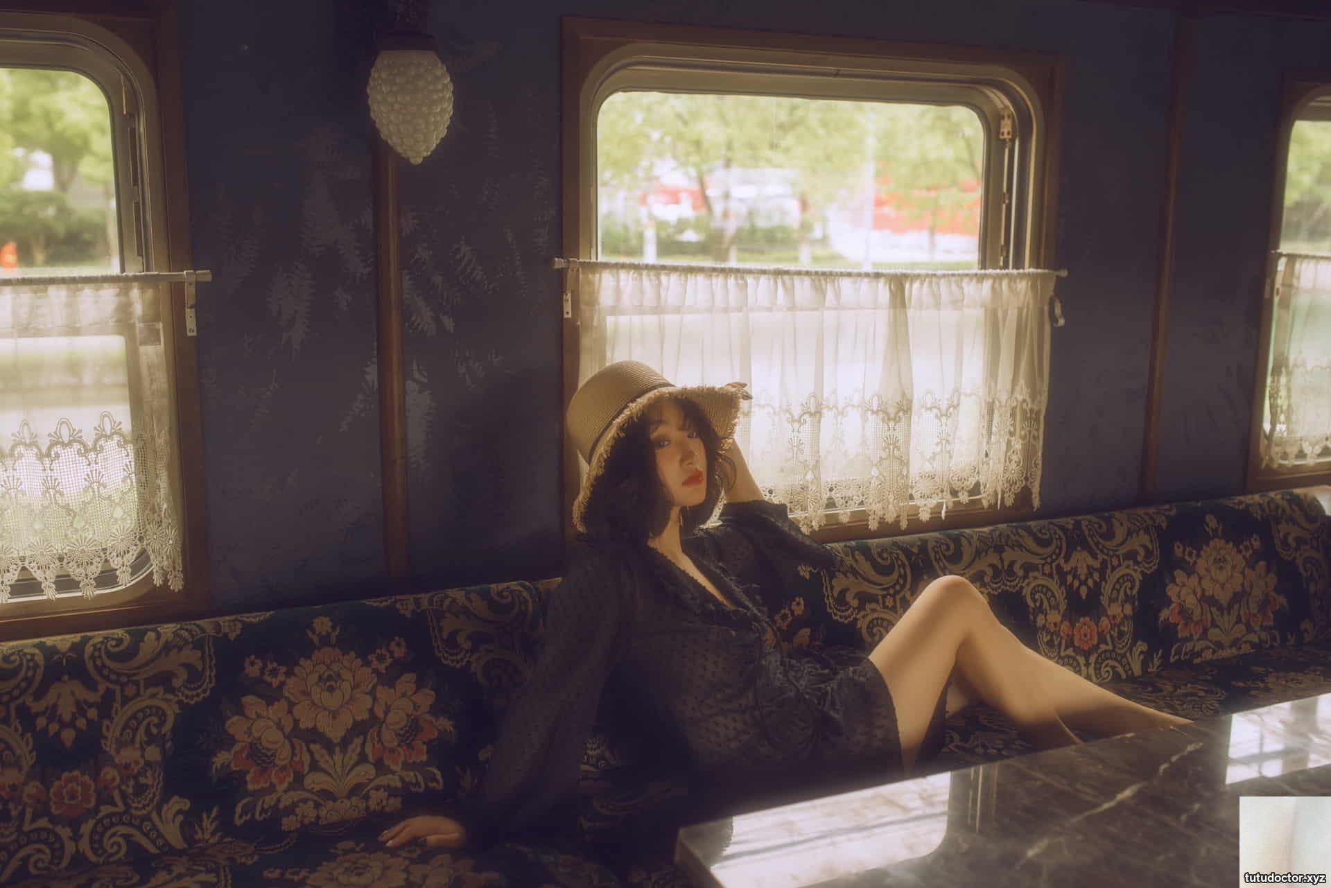 Super Beautiful Model-Train Photo · photo 25 of 28