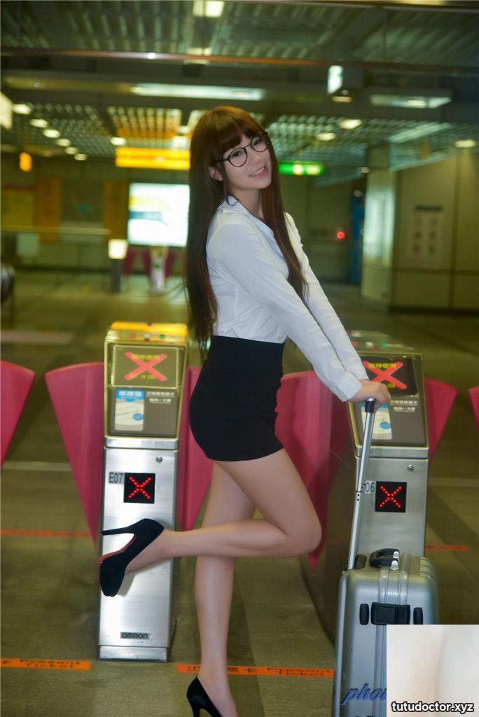 (Taiwanese model beautiful legs) Long-legged beauty model Cai Yuyu OL high-heeled beautiful legs outdoor shot (30P)
