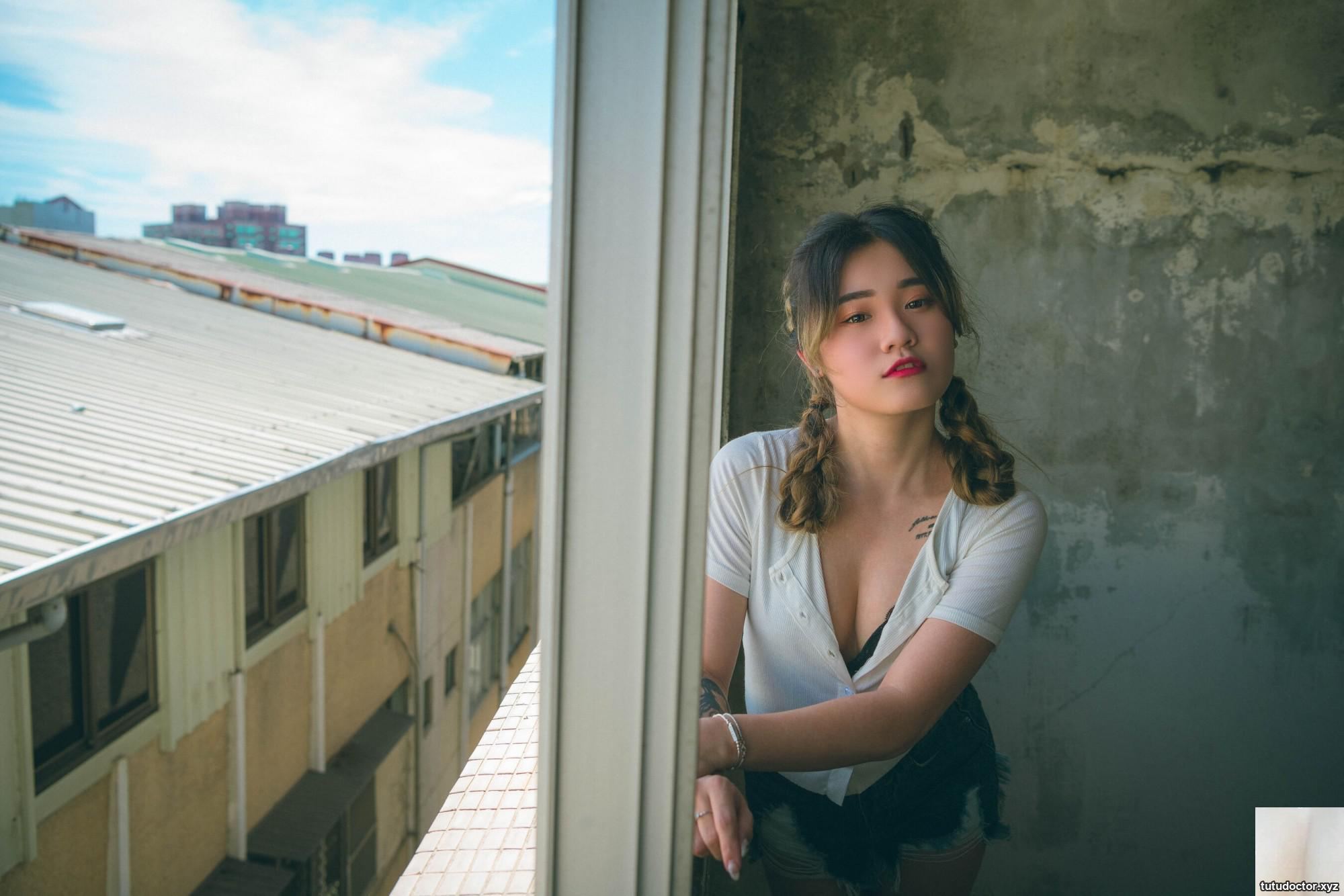 Han Tang’s “Photo Album” (80P)