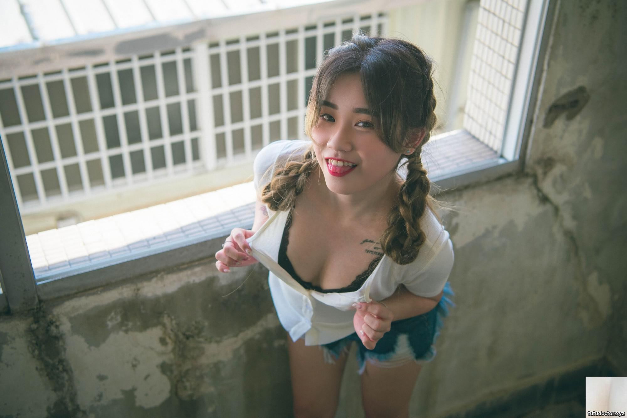 Han Tangs Photo Album · photo 2 of 80
