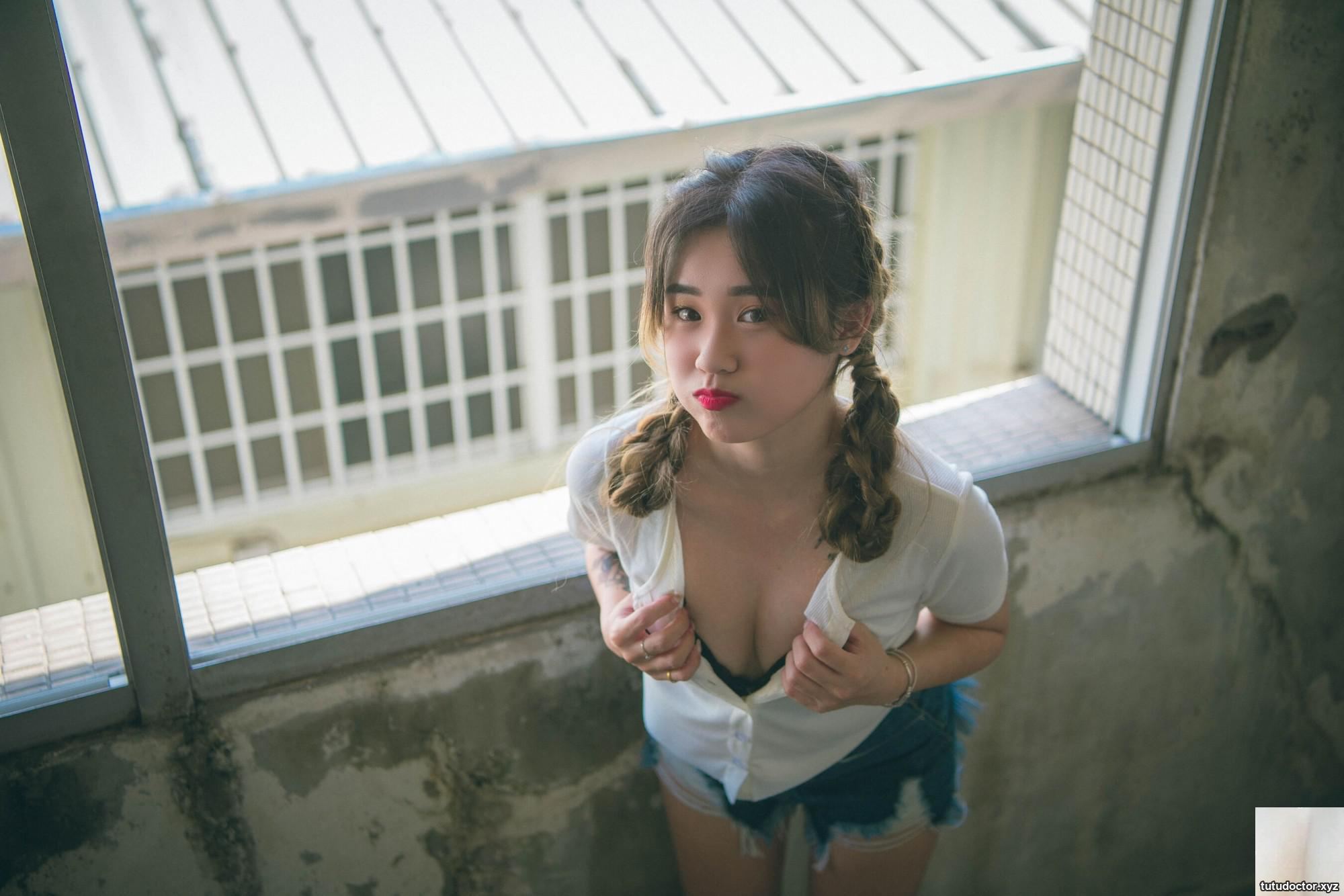 Han Tangs Photo Album · photo 3 of 80