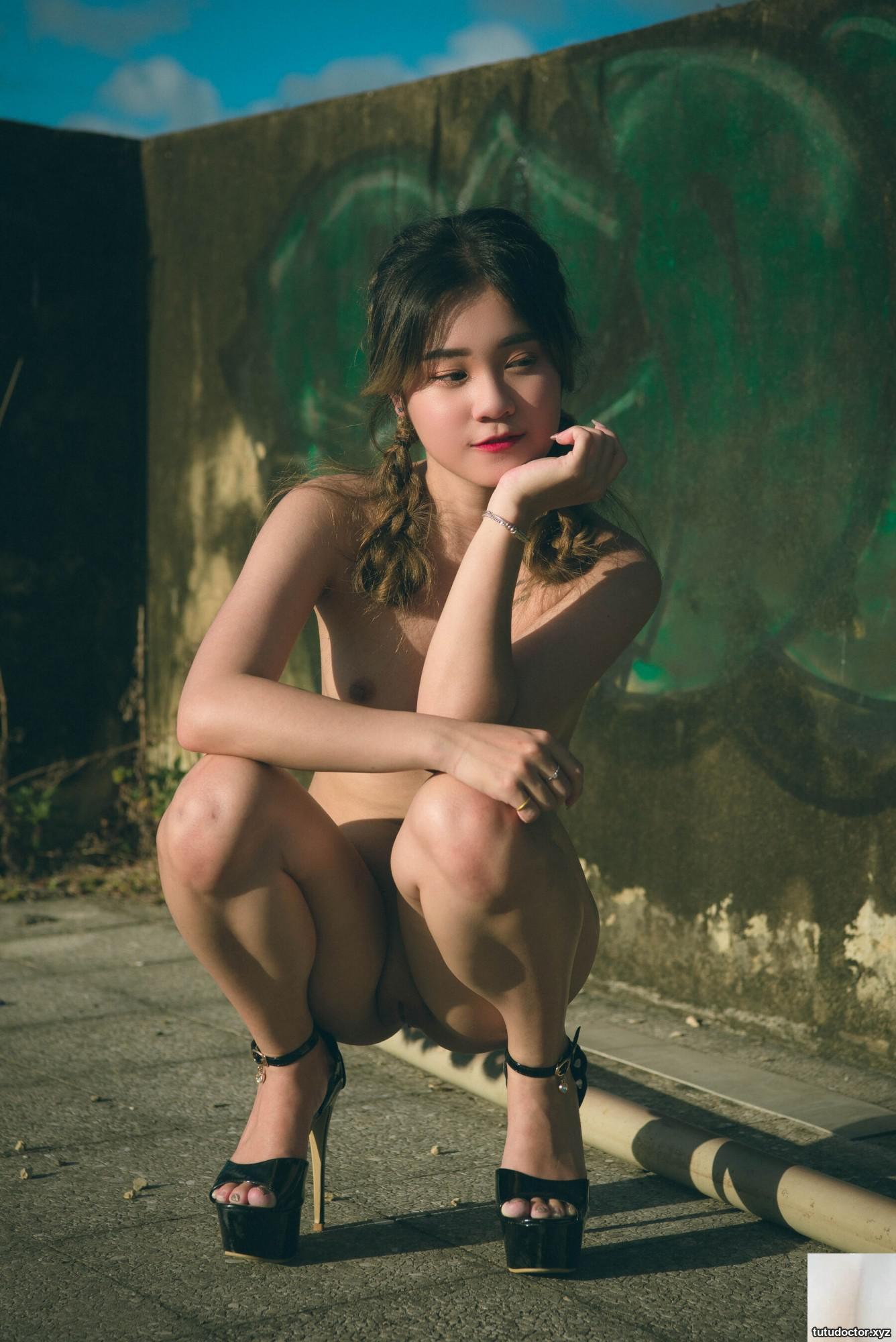 Han Tangs Photo Album · photo 63 of 80