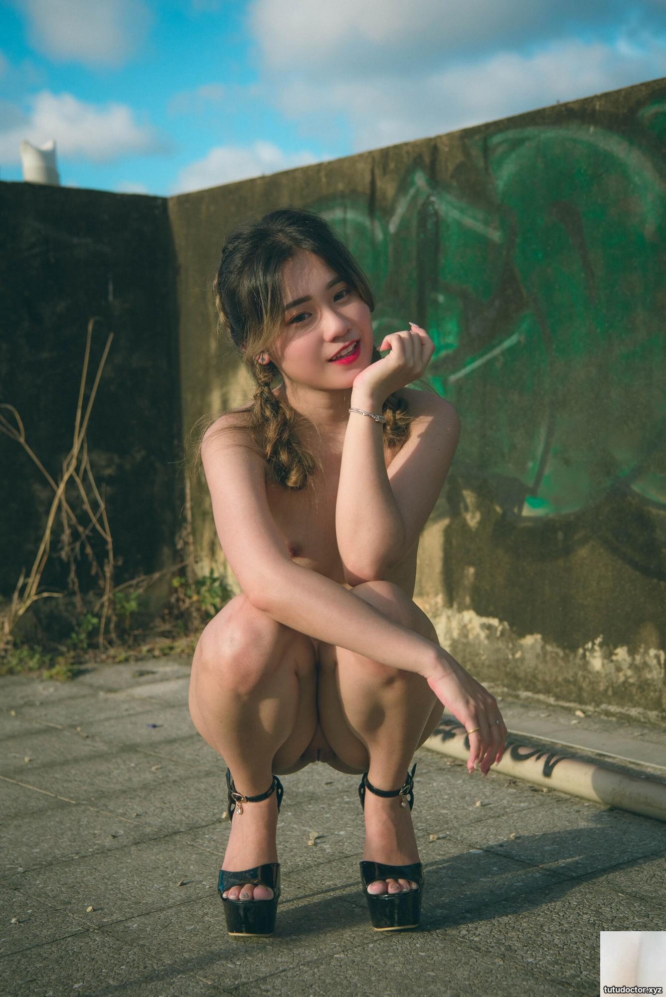 Han Tangs Photo Album · photo 64 of 80