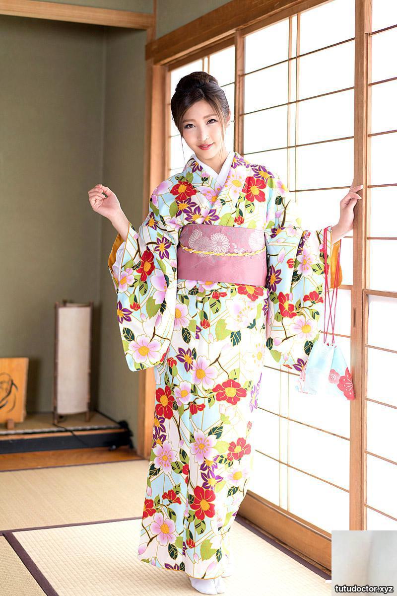 Emiri Momota Emiri Momota · photo 42 of 58