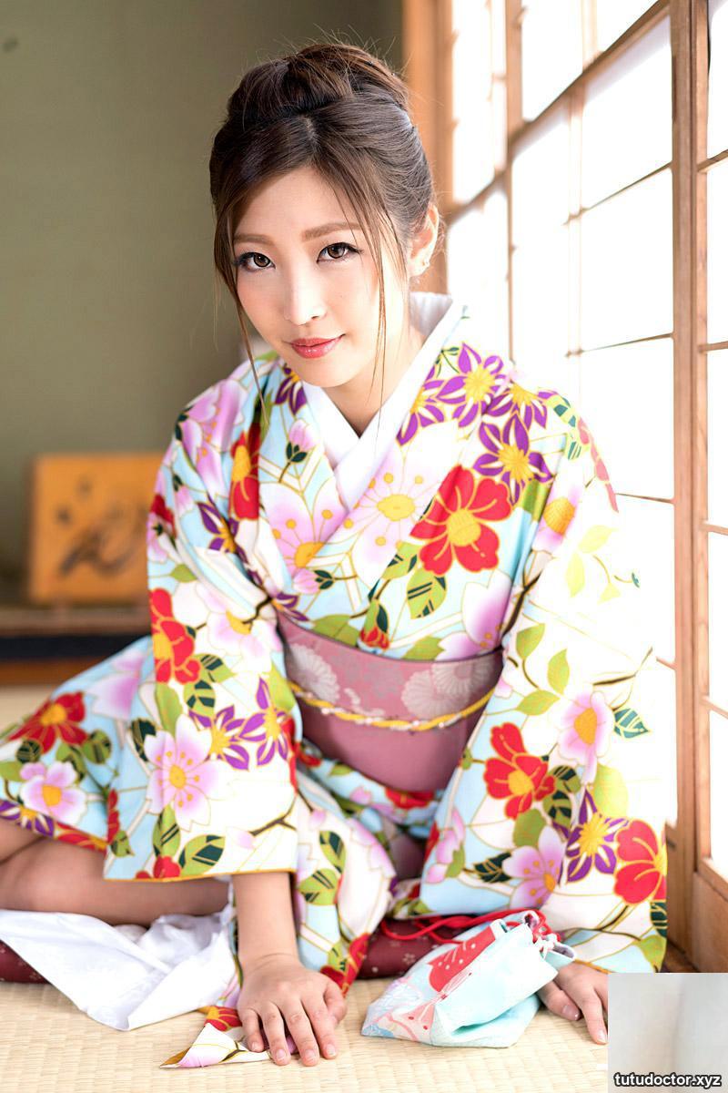 Emiri Momota Emiri Momota · photo 56 of 58