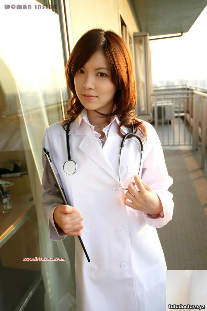 Female doctors work so hard in the clinic! (16P)
