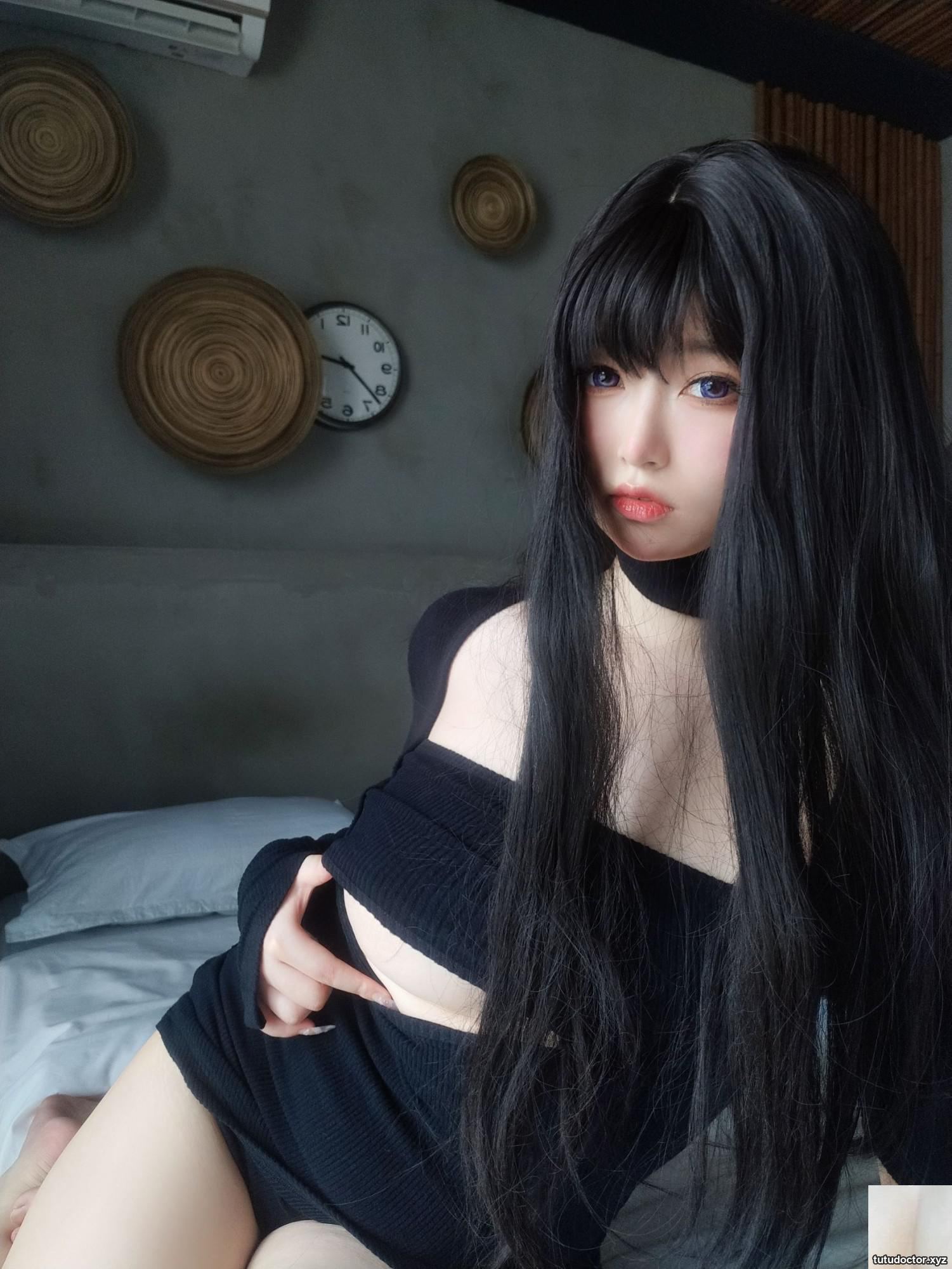 Heroine K – Shy sister · photo 13 of 18