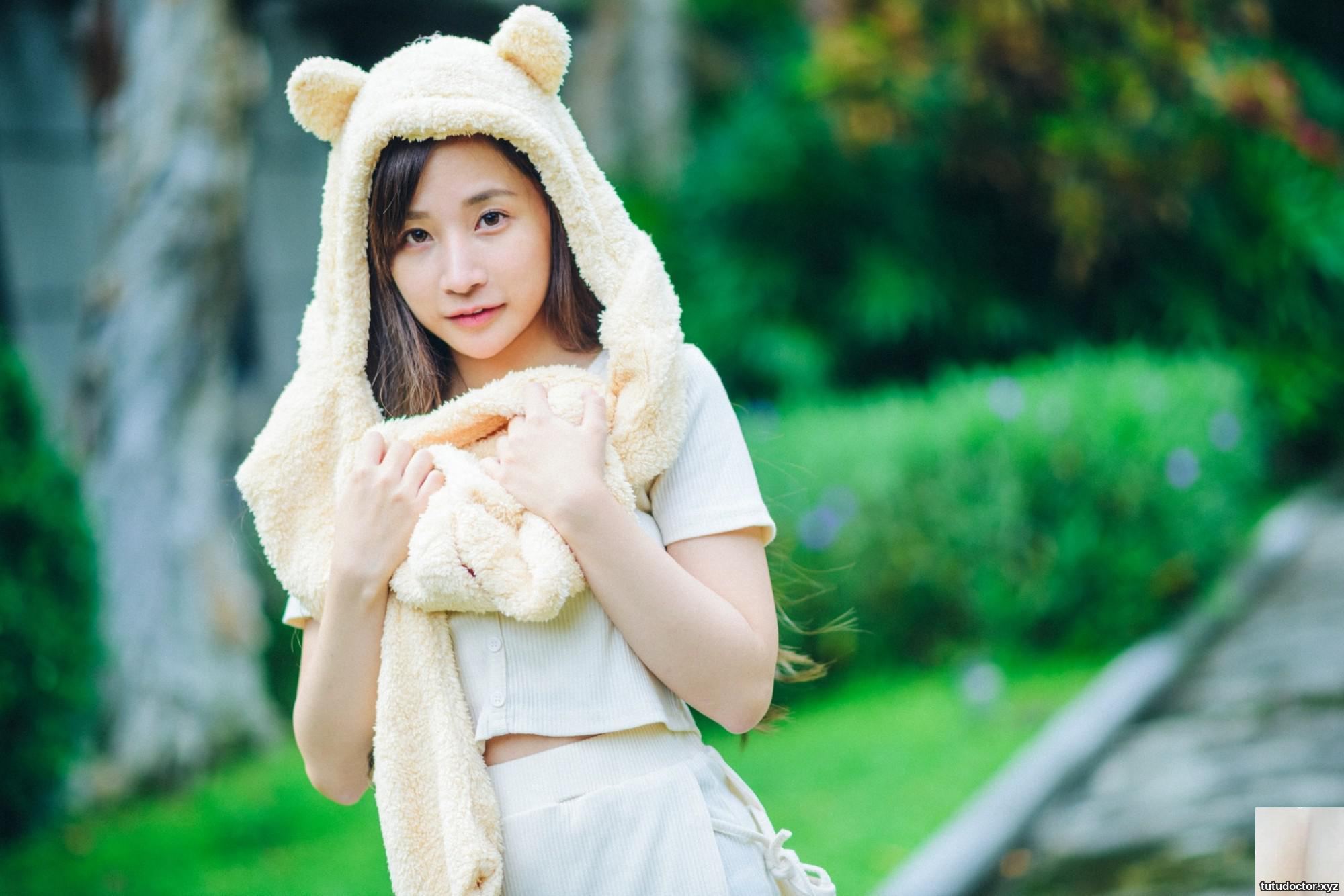 (Online collection) Taiwanese girl with beautiful legs-Yan Shushan beautiful model outdoor shooting realistic (66P)