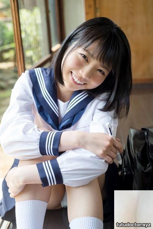 Makoto Toda, a beautiful girl with a face that rivals idols, is · photo 2 of 20